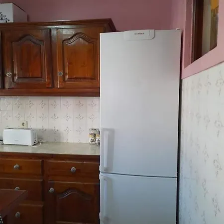Проживание в семье Rose Street House Ангра-ду-Эроижму