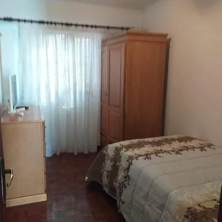 Проживание в семье Rose Street House
