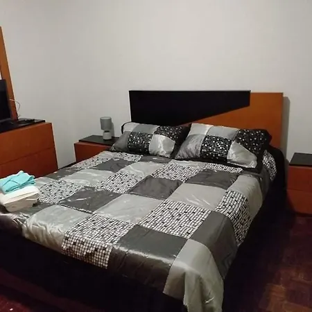Проживание в семье Rose Street House Ангра-ду-Эроижму